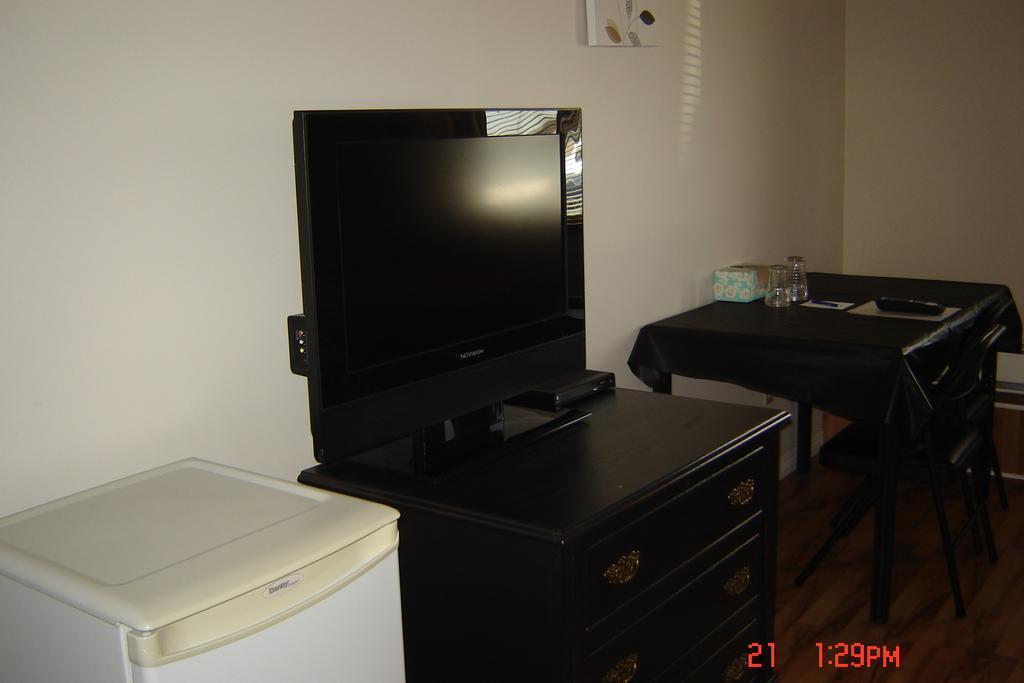 Midway Motel Radisson Δωμάτιο φωτογραφία