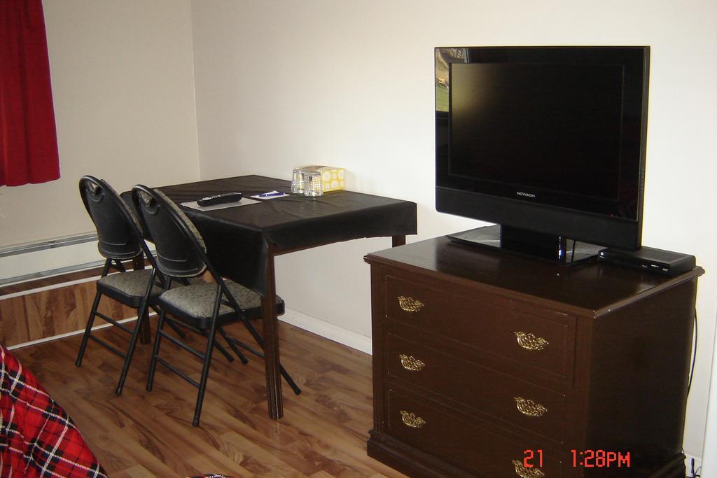Midway Motel Radisson Δωμάτιο φωτογραφία
