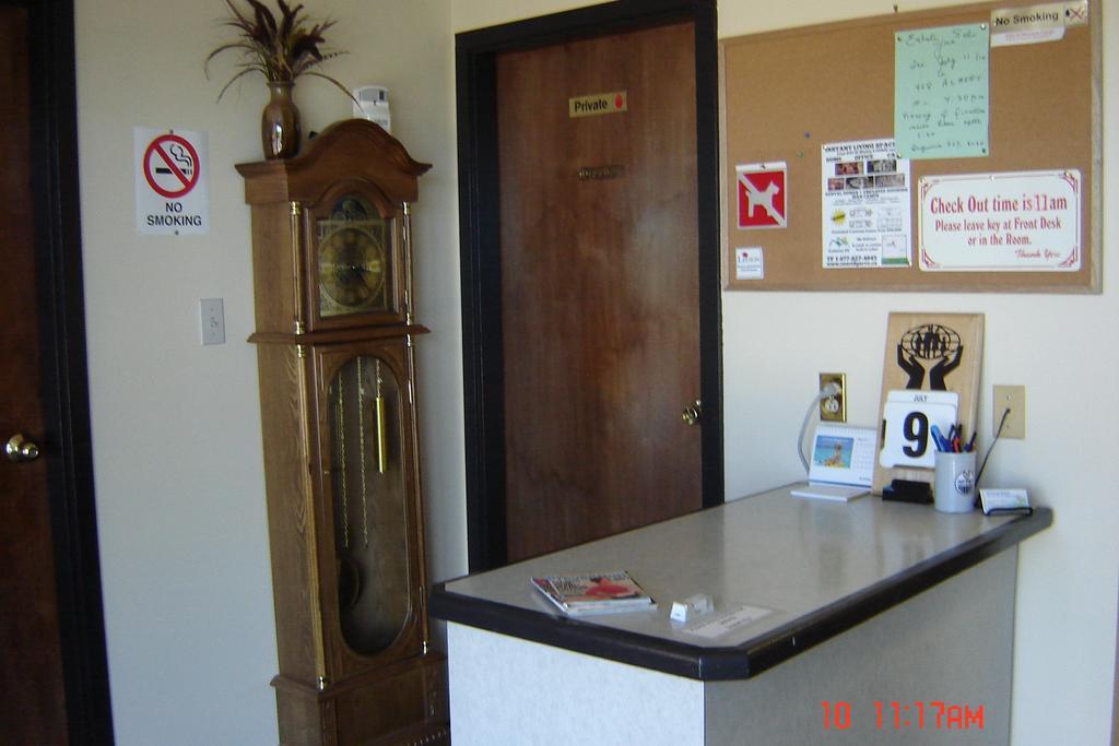 Midway Motel Radisson Εξωτερικό φωτογραφία